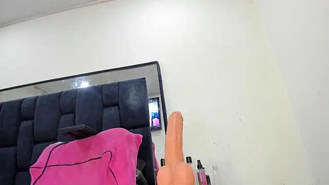 AntonelaNeri online show from 22, 12, 2025