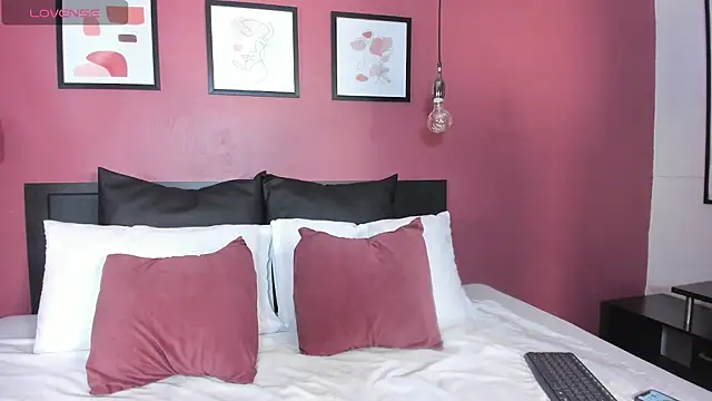 Snapshot of bhritany_brow chatting on 5, 11, 2025 bhritany brow online show from 5, 11, 2025