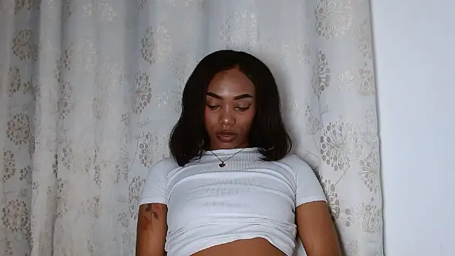 Snapshot of bhritany_brow chatting on 15, 10, 2025 bhritany brow online show from 15, 10, 2025