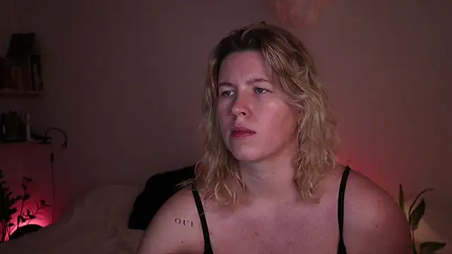 Snapshot of moonamii chatting on 5, 11, 2025 moonamii online show from 5, 11, 2025