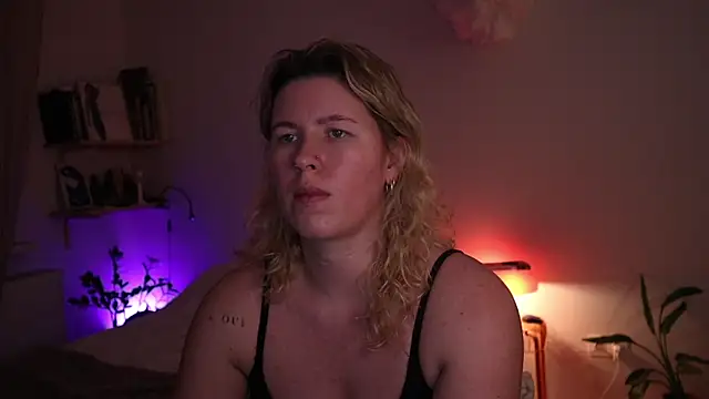 moonamii online show from 13, 12, 2025