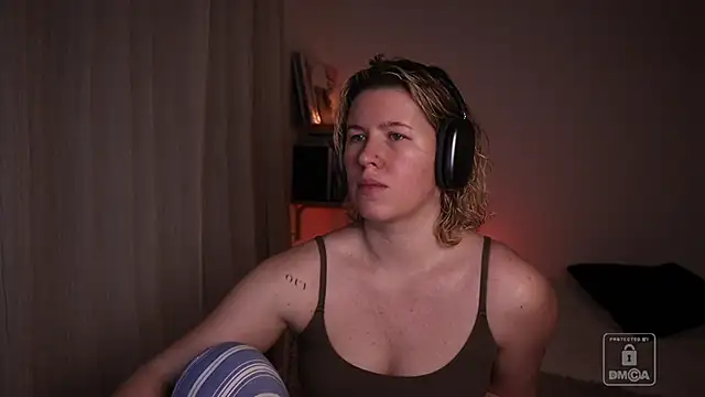 moonamii online show from 12, 2, 2026