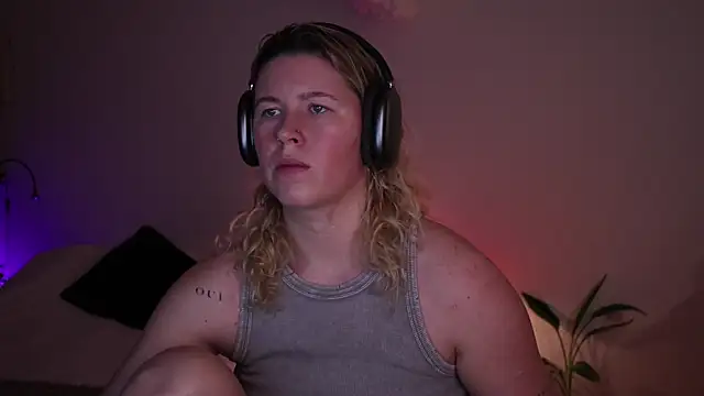 moonamii online show from 4, 12, 2025