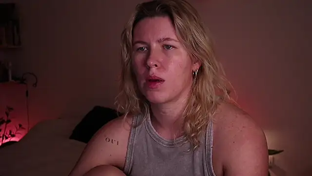 Snapshot of moonamii chatting on 27, 10, 2025 moonamii online show from 27, 10, 2025