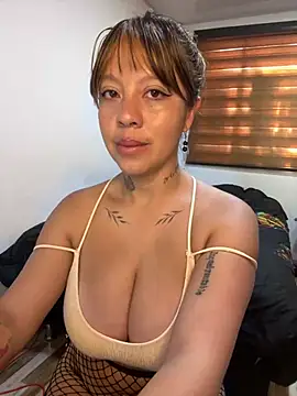 Snapshot of Bruja_lu chatting on 8, 3, 2025 Bruja lu online show from 8, 3, 2025