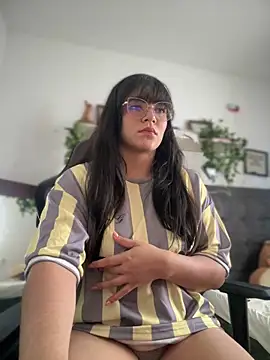 Lia flowers online show from 5, 10, 2025
