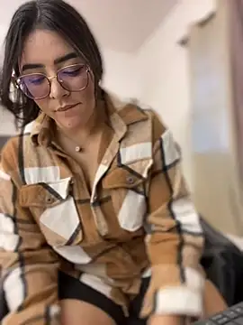 Lia flowers online show from 17, 2, 2025
