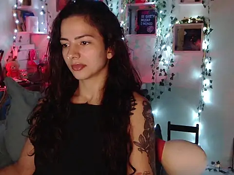 Snapshot of BeellyDance chatting on 28, 10, 2025 BeellyDance online show from 28, 10, 2025