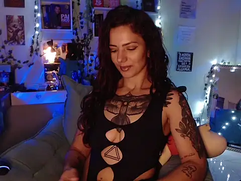 Snapshot of BeellyDance chatting on 9, 10, 2025 BeellyDance online show from 9, 10, 2025