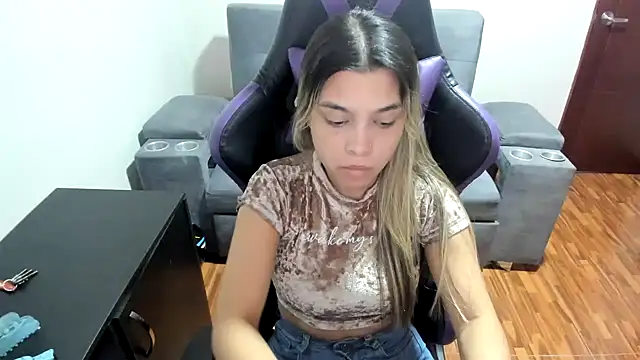 Snapshot of LuisaReyes_2911 chatting on 17, 3, 2025 LuisaReyes 2911 online show from 17, 3, 2025