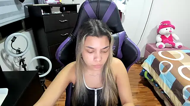 Snapshot of LuisaReyes_2911 chatting on 16, 12, 2024 LuisaReyes 2911 online show from 16, 12, 2024