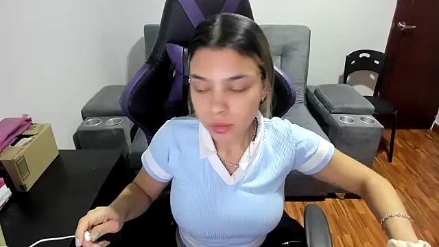 Snapshot of LuisaReyes_2911 chatting on 13, 1, 2025 LuisaReyes 2911 online show from 13, 1, 2025