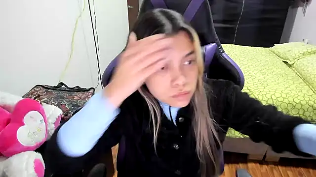 Snapshot of LuisaReyes_2911 chatting on 18, 10, 2025 LuisaReyes 2911 online show from 18, 10, 2025