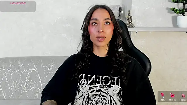 KAYLA BATISTA online show from 13, 7, 2026
