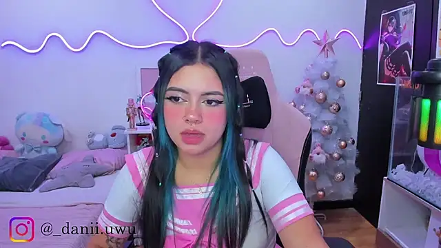 Snapshot of CuteDani_ chatting on 27, 11, 2025 CuteDani online show from 27, 11, 2025