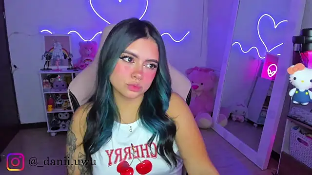 CuteDani  online show from 5, 2, 2026