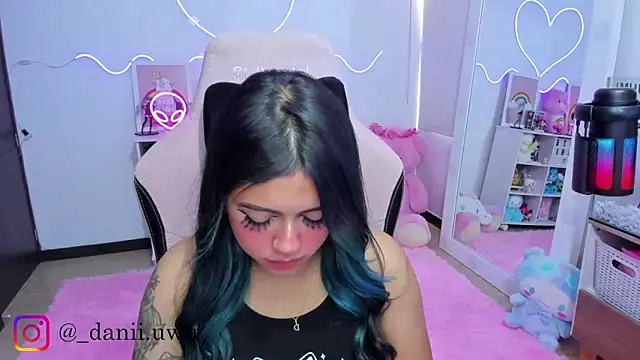 CuteDani  online show from 9, 2, 2026