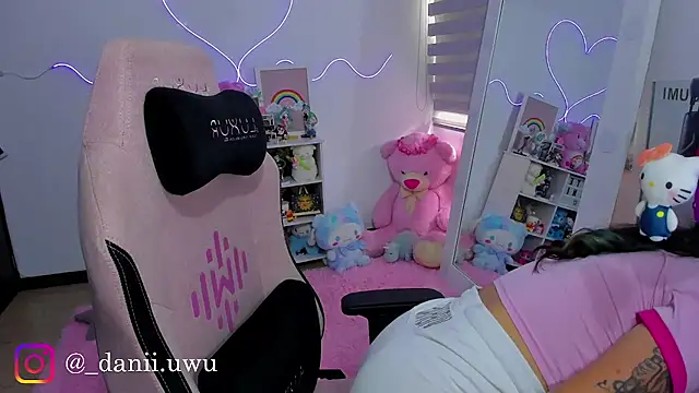 CuteDani  online show from 1, 6, 2026