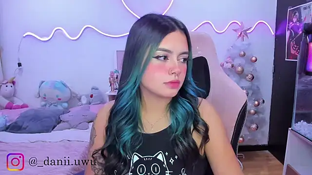 Snapshot of CuteDani_ chatting on 29, 11, 2025 CuteDani online show from 29, 11, 2025