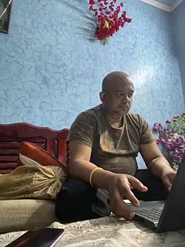 Dick 6inches online show from 15, 3, 2026