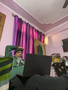 Dick 6inches online show from 22, 11, 2025