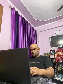 Dick 6inches online show from 27, 10, 2025