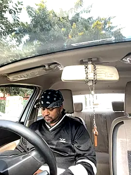 Dick 6inches online show from 30, 11, 2025