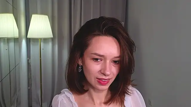 VivianLy  online show from 27, 12, 2024