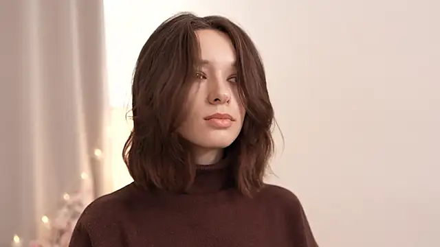 VivianLy  online show from 21, 2, 2025