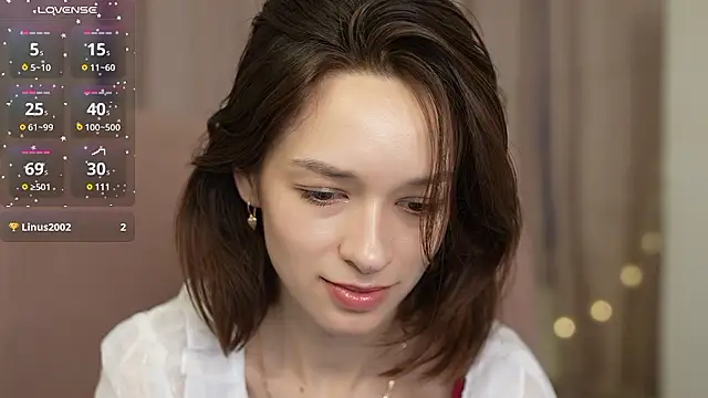 VivianLy  online show from 3, 12, 2024