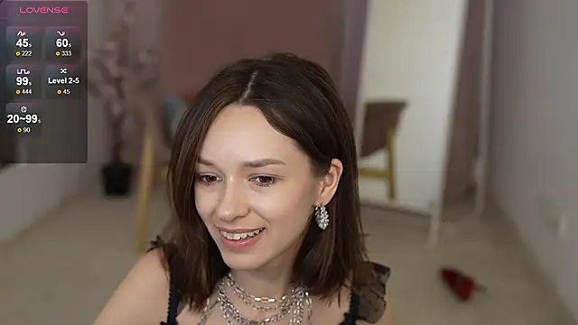 VivianLy  online show from 3, 1, 2025