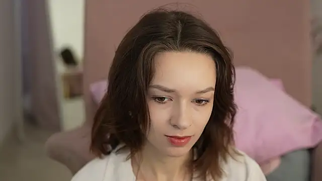 VivianLy  online show from 19, 1, 2025