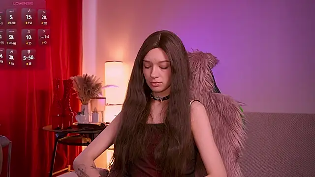 VivianLy  online show from 20, 6, 2026
