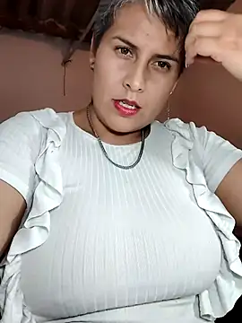 Snapshot of Yessi_rousse chatting on 3, 6, 2026 Yessi rousse online show from 3, 6, 2026