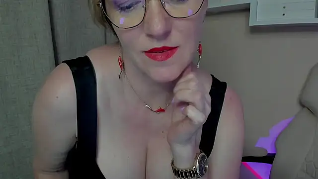 feliziaDesire online show from 4, 8, 2026