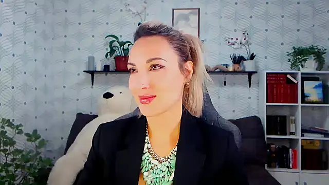 Snapshot of MillaXQueen chatting on 25, 10, 2025 MillaXQueen online show from 25, 10, 2025