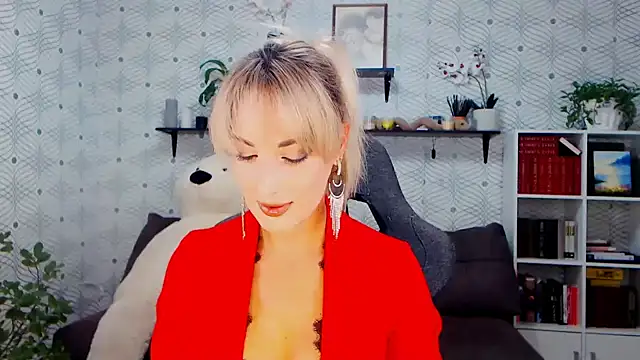 Snapshot of MillaXQueen chatting on 26, 9, 2025 MillaXQueen online show from 26, 9, 2025