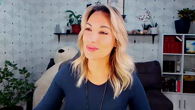 MillaXQueen online show from 16, 11, 2025