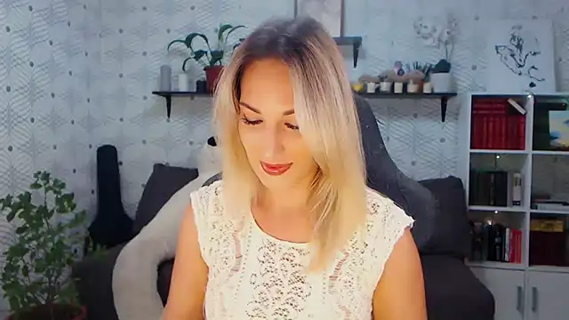 MillaXQueen online show from 15, 6, 2026
