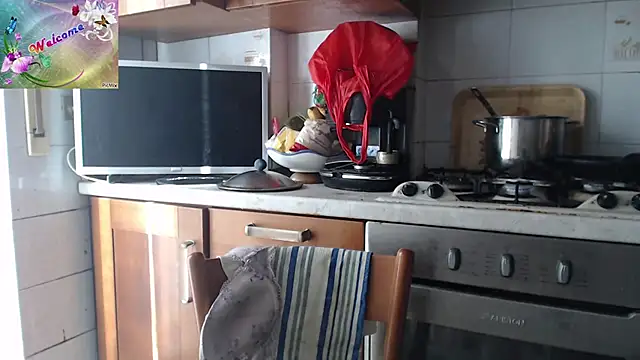 Snapshot of martachatte chatting on 10, 11, 2025 martachatte online show from 10, 11, 2025