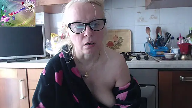 Snapshot of martachatte chatting on 12, 10, 2025 martachatte online show from 12, 10, 2025