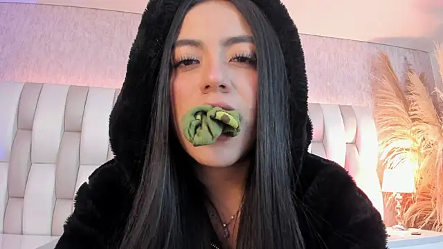 Rebeca jones online show from 4, 3, 2026