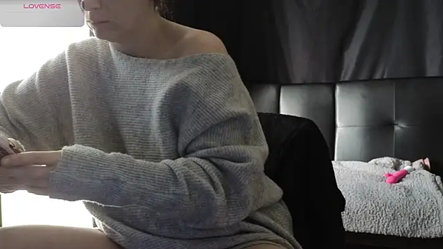 Mia G0ld online show from 4, 3, 2026