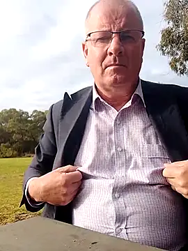 stiffandlubedxh online show from 13, 10, 2025