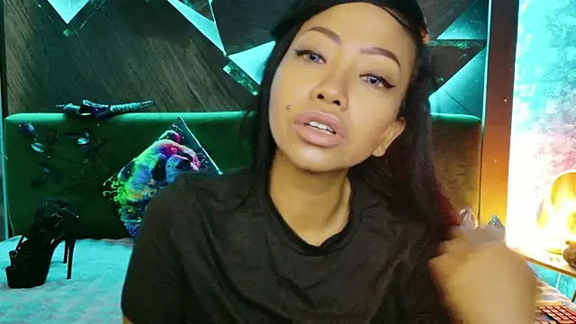 ElyaQuinn online show from 19, 6, 2026