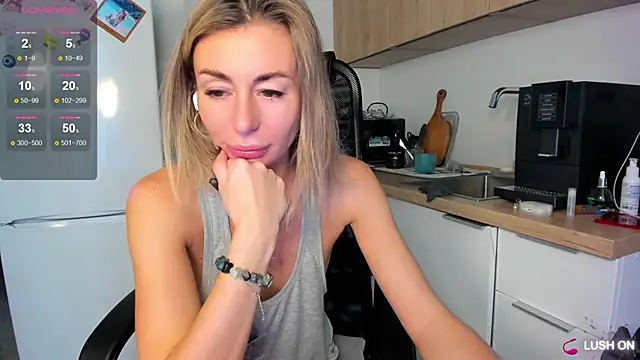 Snapshot of DannaEvan chatting on 27, 9, 2025 DannaEvan online show from 27, 9, 2025