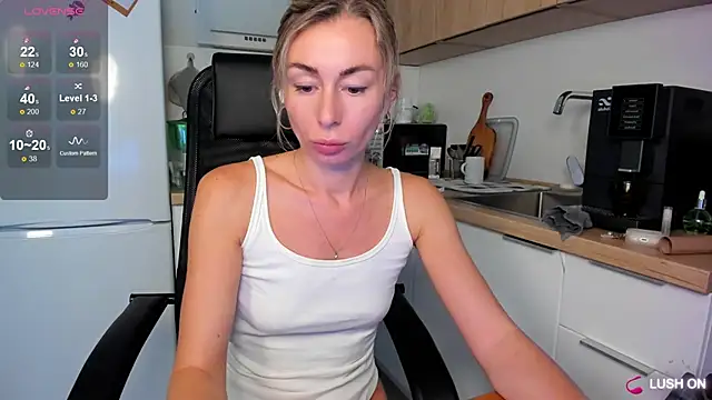 Snapshot of DannaEvan chatting on 9, 9, 2025 DannaEvan online show from 9, 9, 2025