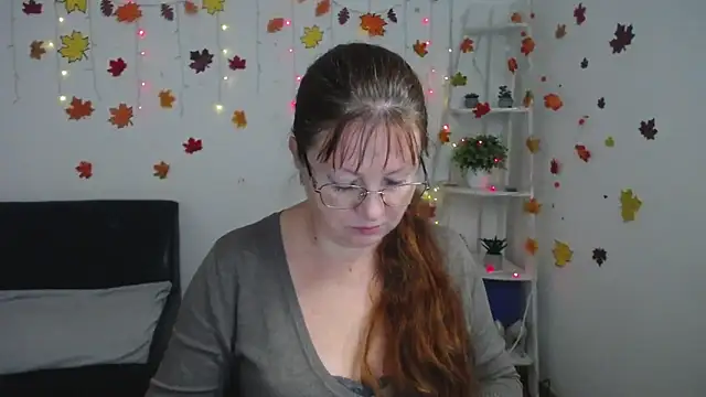 VanessaHotts online show from 8, 11, 2025