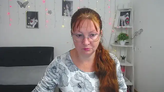 VanessaHotts online show from 13, 9, 2025