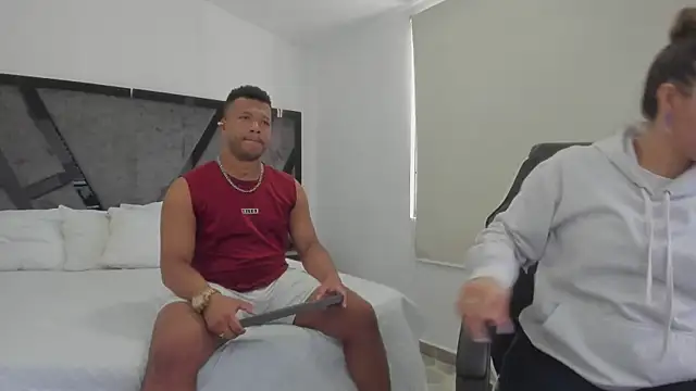 AnnieAndStefan online show from 19, 10, 2025